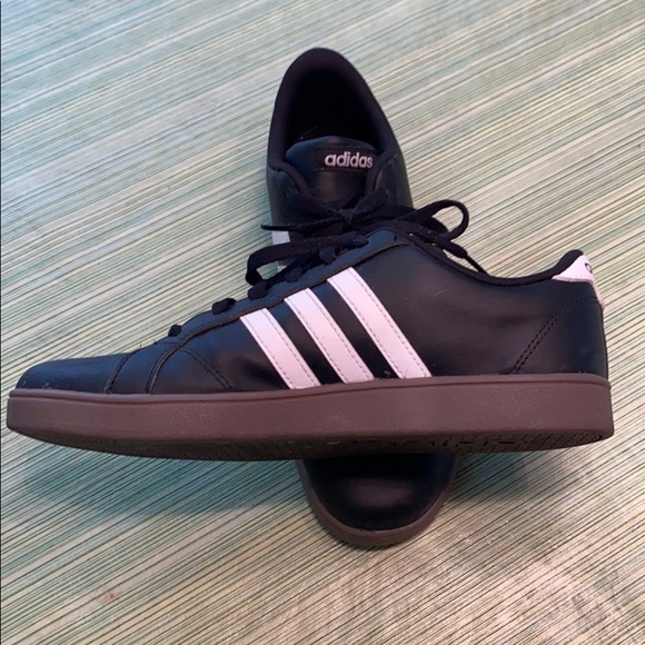 Adidas shoes size 7 in great condition - Picture 2 of 5